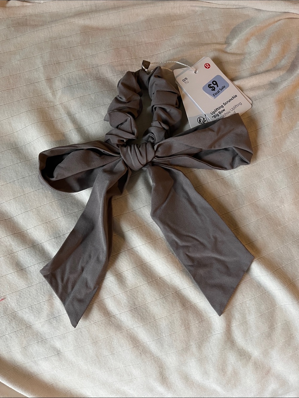 🆕 Lululemon Uplifting Scrunchie “Big Bow”, color LNRR